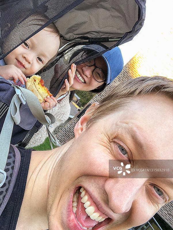 在挪威奥斯陆的快乐家庭时光图片素材