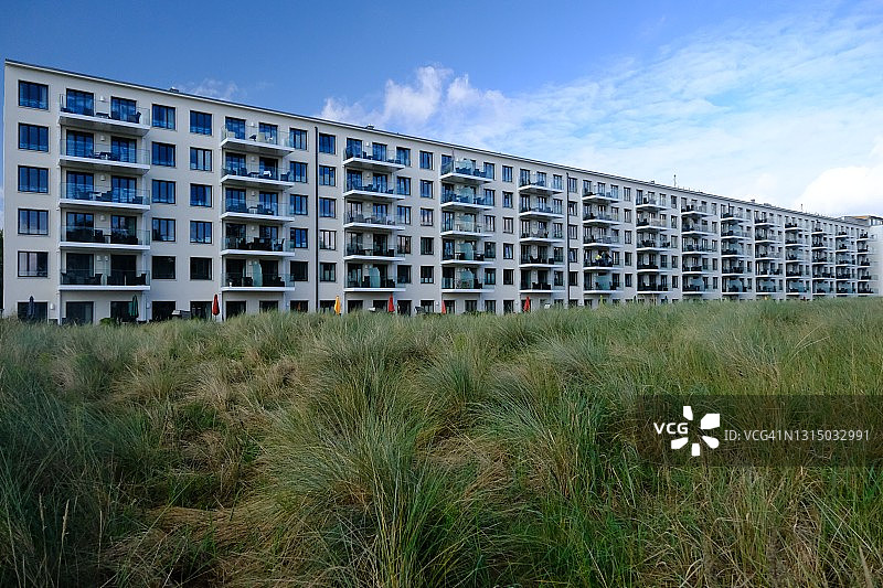 前纳粹建筑中的现代公寓图片素材