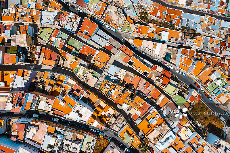 西班牙大加那利岛拉斯帕尔马斯的彩色屋顶图片素材