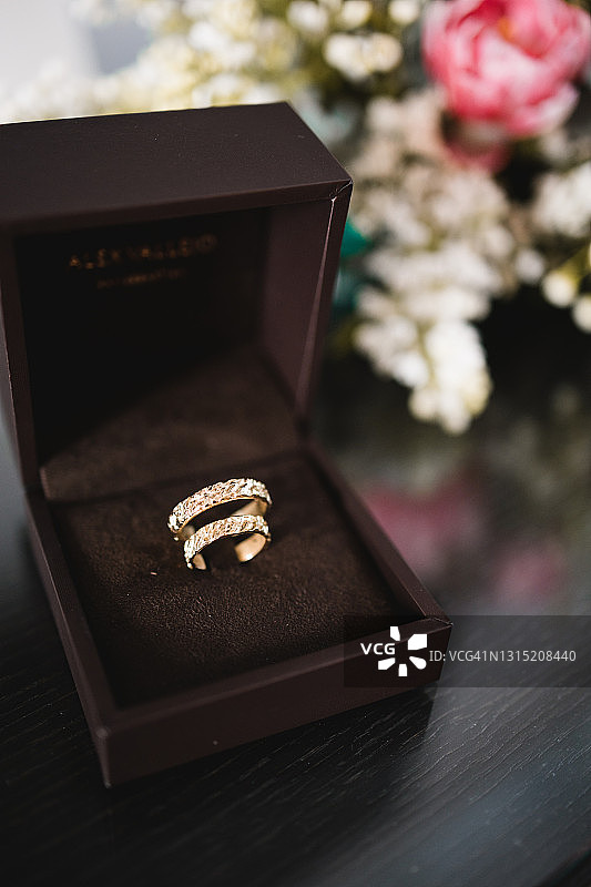 盒装结婚戒指图片素材