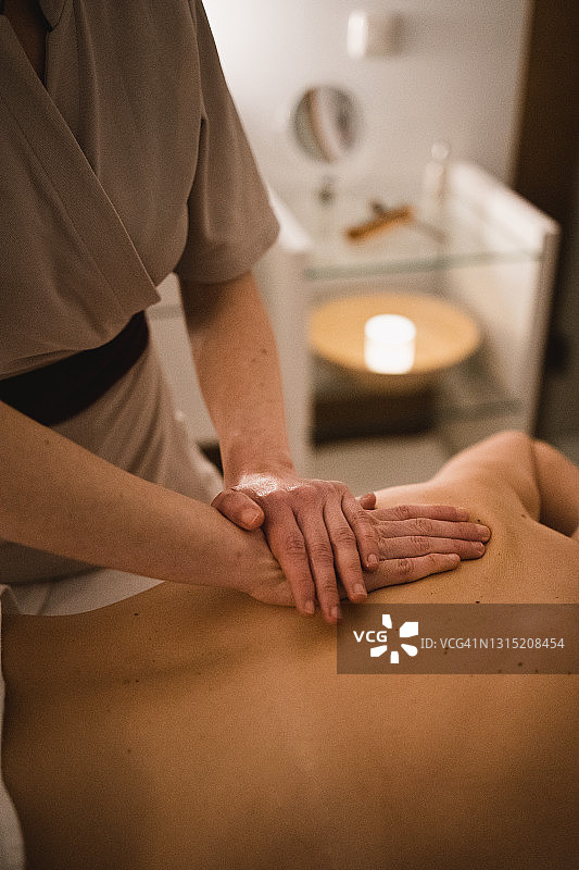 水疗按摩特写镜头图片素材