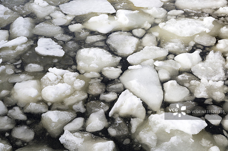 海湾中大块浮冰俯瞰图图片素材