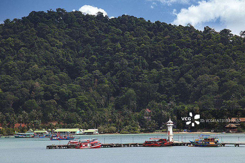 热带景观碧海灯塔渔船图片素材