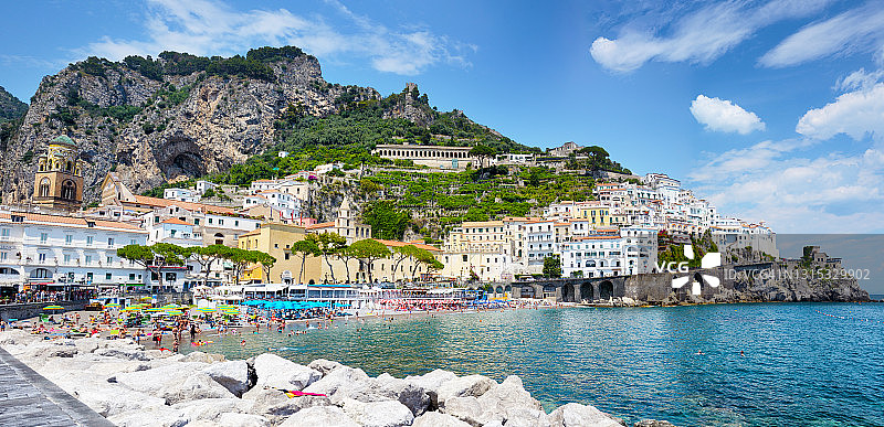 从海上眺望意大利阿马尔菲图片素材