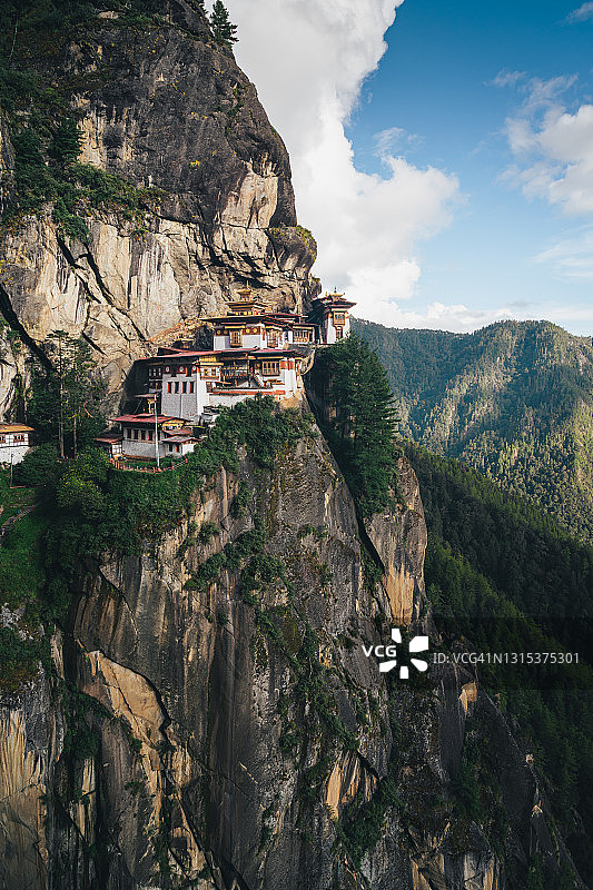 不丹虎穴寺，坐落于帕罗山谷悬崖上的神圣之地图片素材