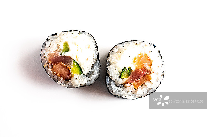 鳗鱼金枪鱼鲈鱼黄瓜奶油奶酪辣酱寿司卷图片素材
