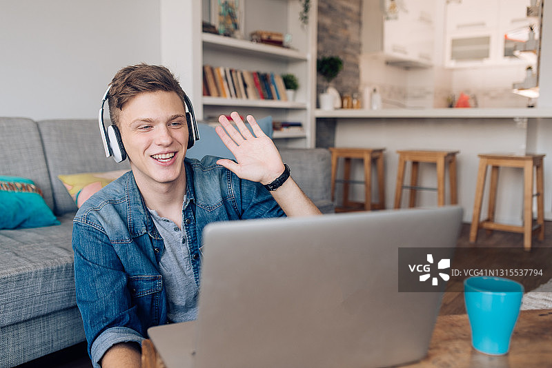 学生在家线上学习图片素材