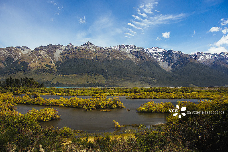 新西兰秋日山脉河流美景图片素材