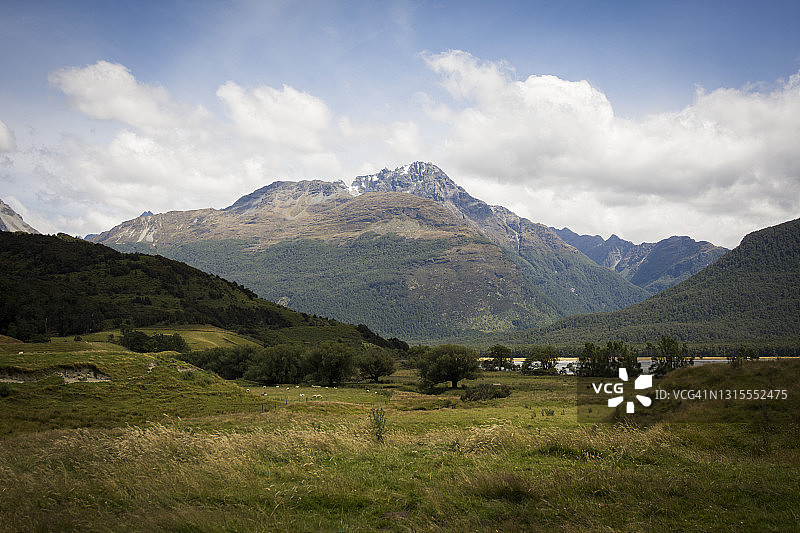 从格莱诺基欣赏新西兰的秀丽山景图片素材