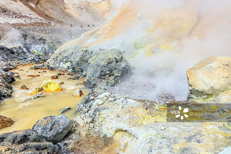 穆特诺夫斯基火山：位于俄罗斯堪察加半岛南部的复杂火山图片素材