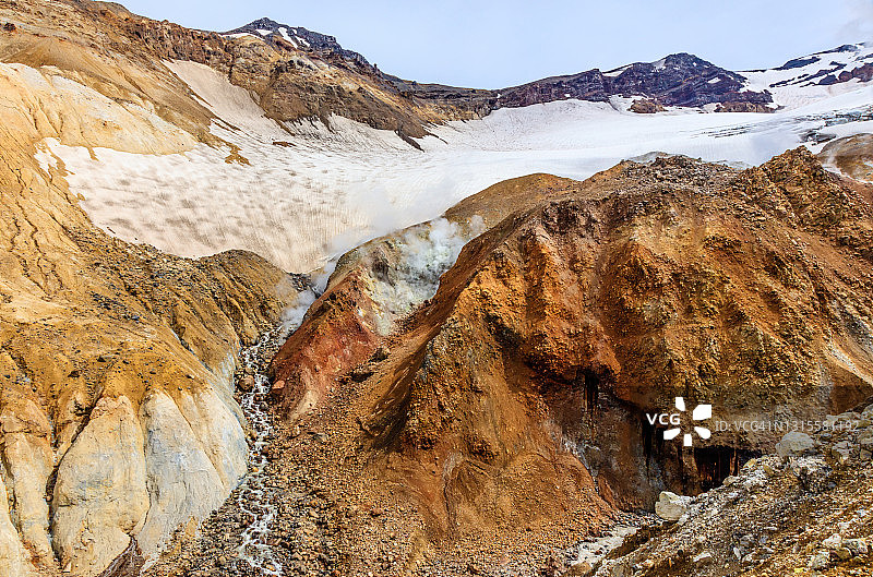穆特诺夫斯基火山：位于俄罗斯堪察加半岛南部的复杂火山图片素材