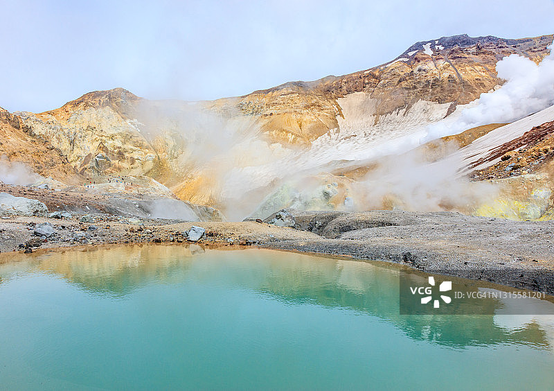 穆特诺夫斯基火山：位于俄罗斯堪察加半岛南部的复杂火山图片素材