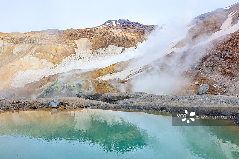 穆特诺夫斯基火山：位于俄罗斯堪察加半岛南部的复杂火山图片素材