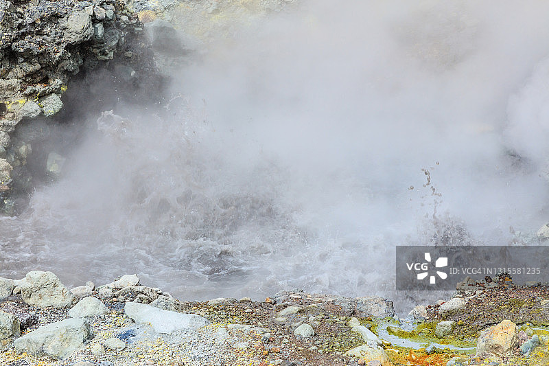 穆特诺夫斯基火山：位于俄罗斯堪察加半岛南部的复杂火山图片素材