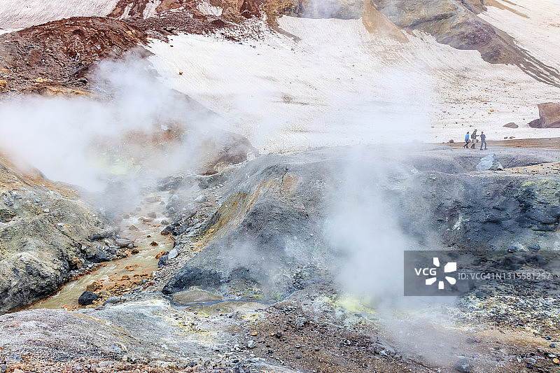 穆特诺夫斯基火山：位于俄罗斯堪察加半岛南部的复杂火山图片素材