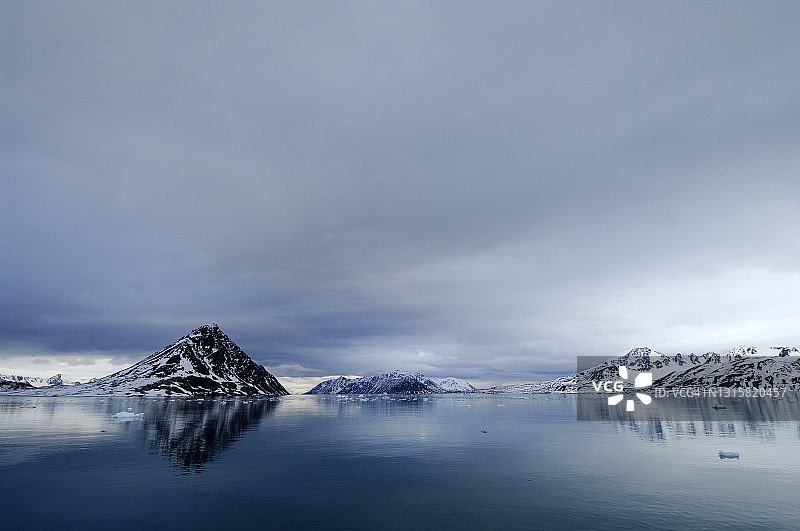 斯瓦尔巴群岛克罗斯峡湾风光图片素材