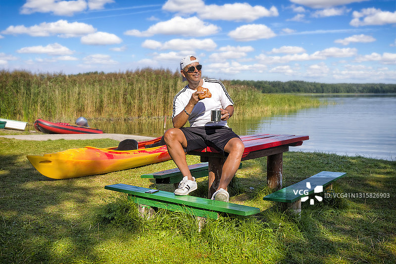 湖畔夏日假期图片素材
