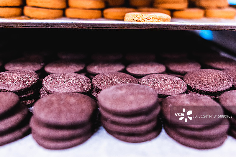 糕点店里的无麸质茶点曲奇图片素材