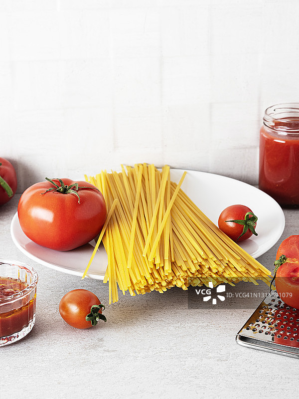意大利面、通心粉、意面和番茄酱图片素材