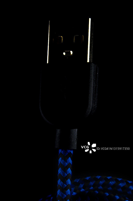 蓝色USB A型连接线图片素材