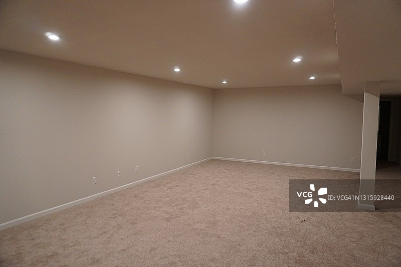 新房的完工地下室图片素材