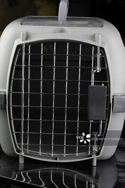 家用宠物旅行笼图片素材