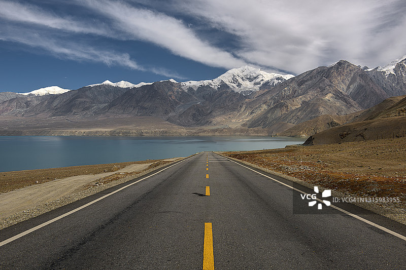 喀喇昆仑山脉高山隘口，位于巴基斯坦北部边境的战略要地图片素材