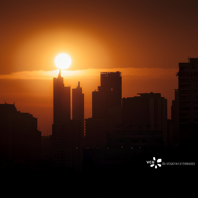 泰国曼谷的彩色日落城市景观图片素材