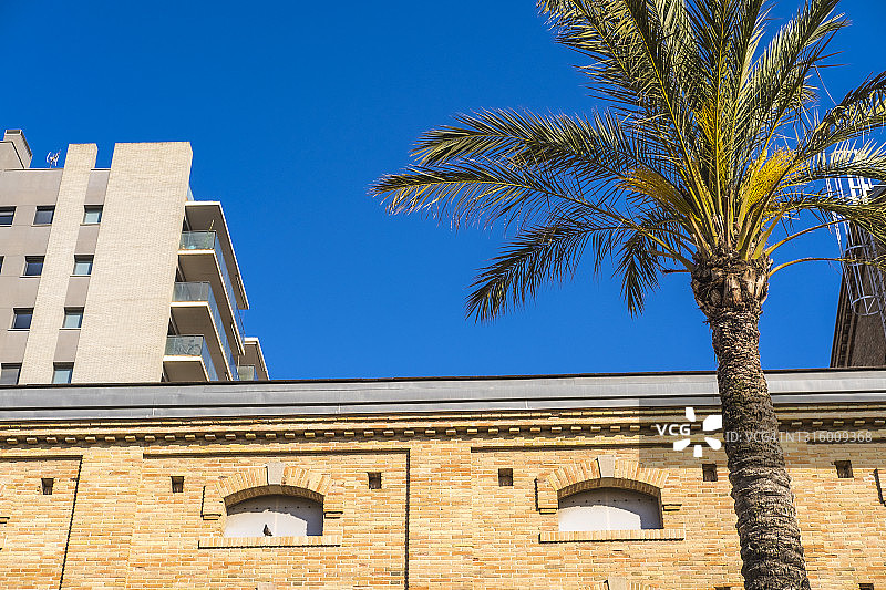 新旧建筑的对比图片素材