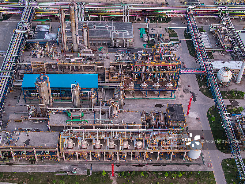 城市中的石化厂图片素材