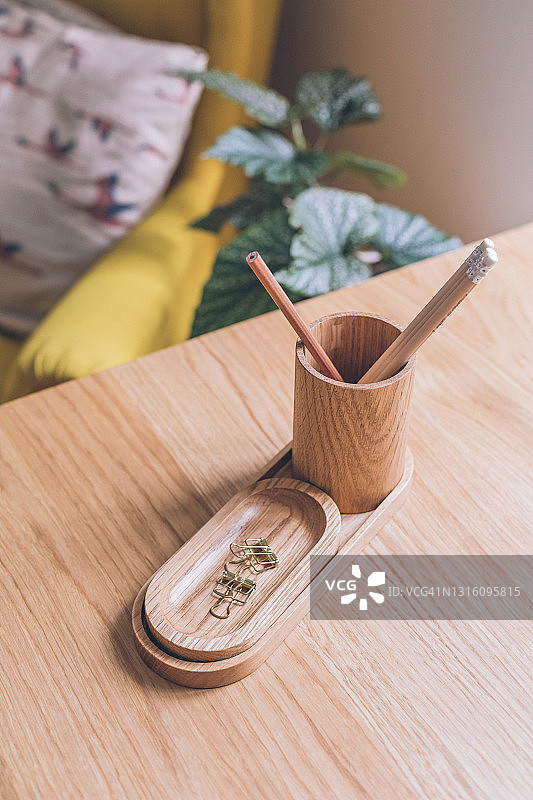 早晨的家庭工作站一角图片素材