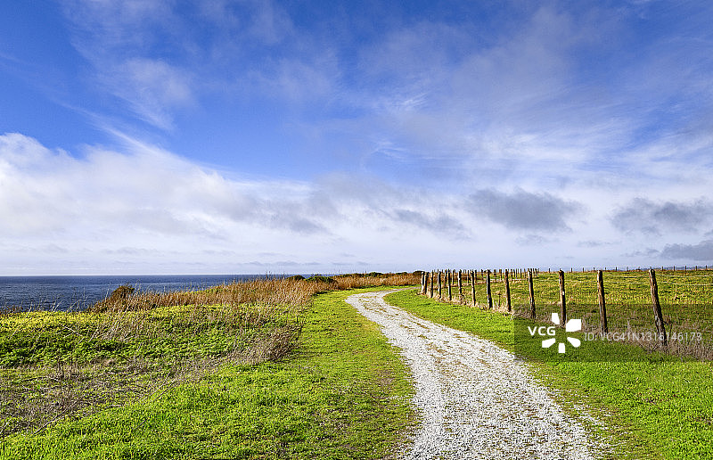 加利福尼亚海岸沿线的步道图片素材