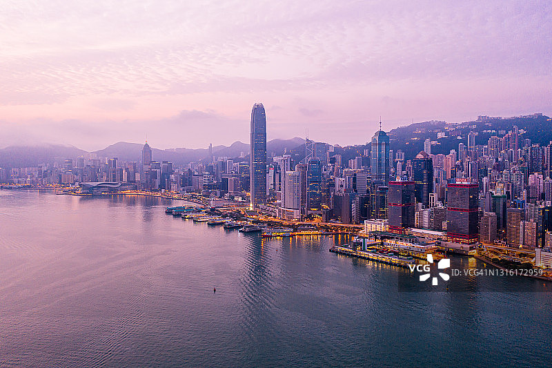 香港维多利亚港的行驶景观图片素材