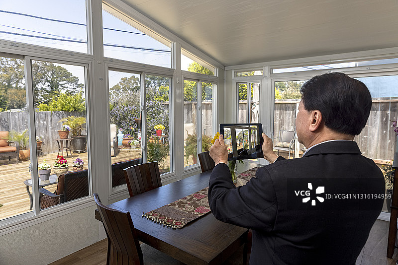 房地产经纪人看房展示图片素材