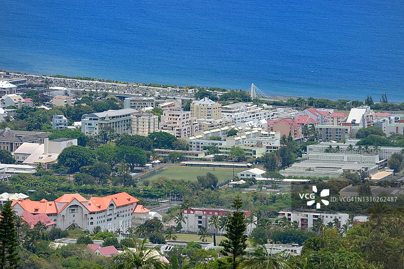从亚当峰看到的留尼汪岛圣但尼市东部图片素材