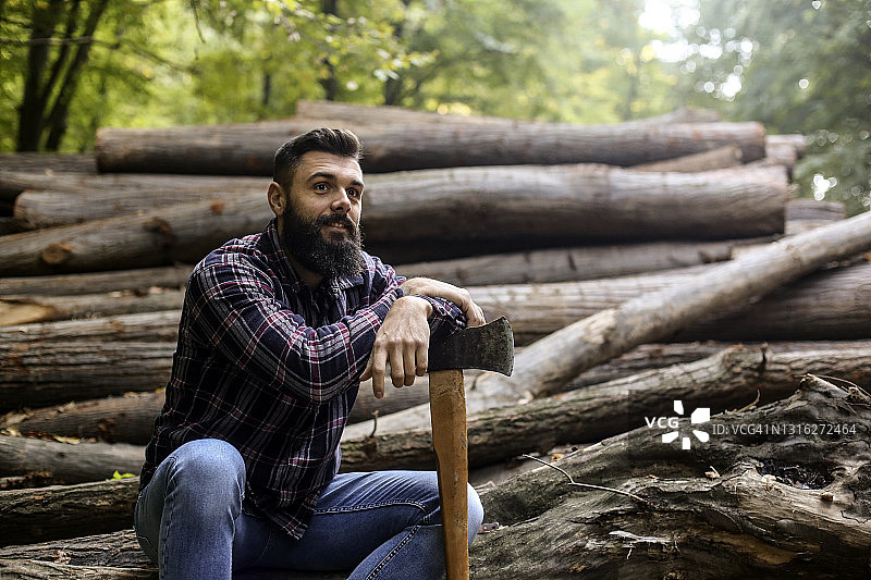 休息中的伐木工人图片素材