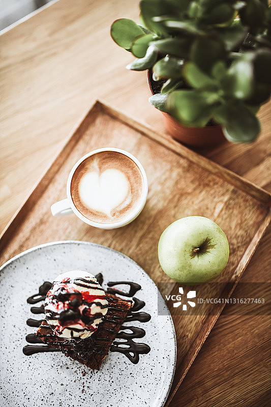 现代甜点和咖啡图片素材