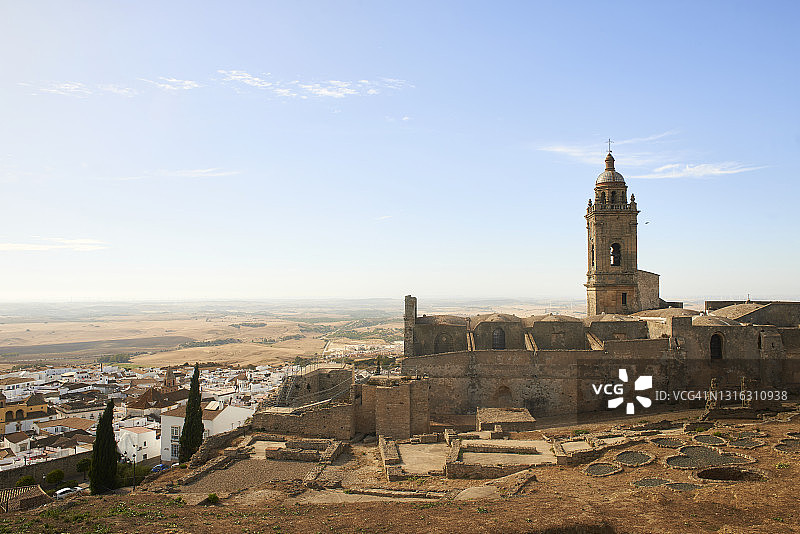 西班牙加的斯麦地那西多尼亚的教堂景观图片素材