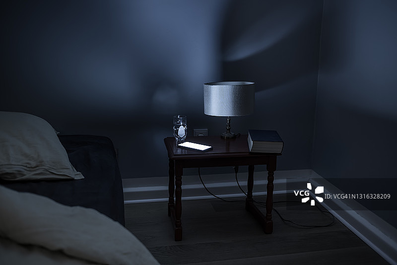 夜间手机图片素材