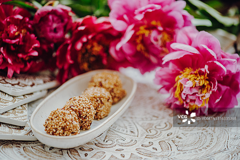 纯素花生酱苋菜能量球图片素材