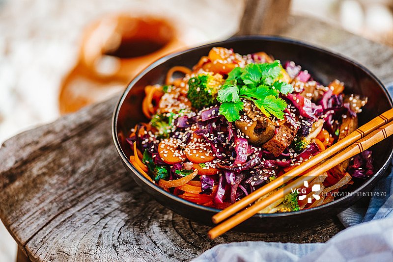 纯素泰式粉丝沙拉图片素材