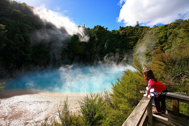 地狱火山口图片素材