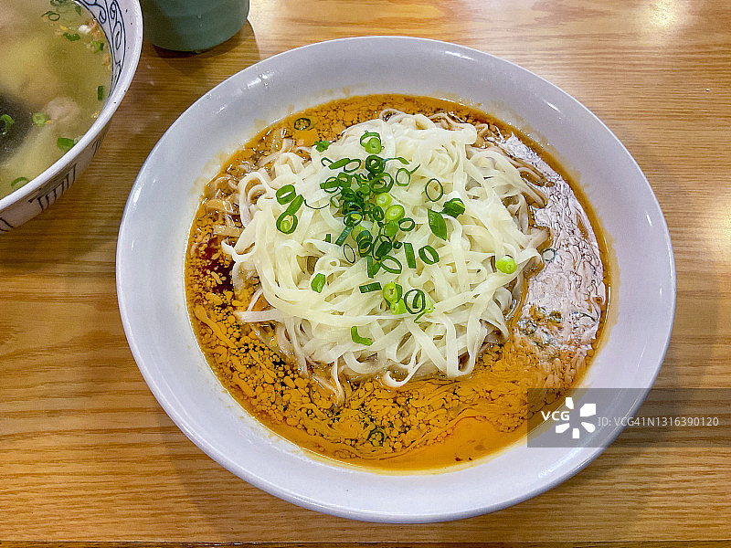 沙县拌面配馄饨汤，福建风味面条图片素材