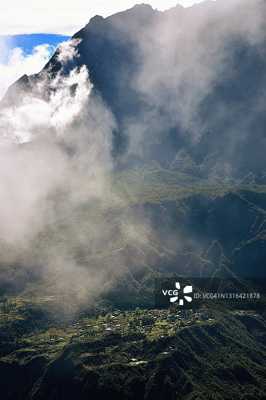 留尼汪岛：从迈多的瞭望台看马法特冰斗图片素材