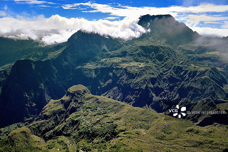 留尼汪岛，马法特冰斗和内日峰古火山图片素材