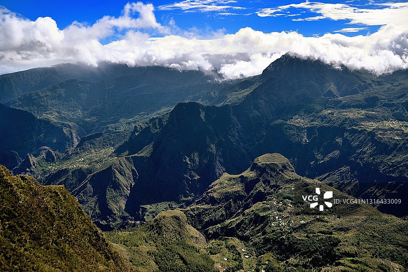 留尼汪岛，马法特冰斗和内日峰古火山图片素材