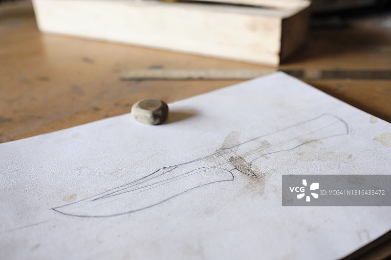 桌子上的刀素描图片素材