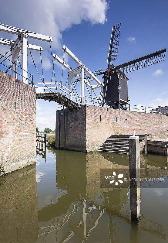 豪斯登老港的吊桥和风车图片素材