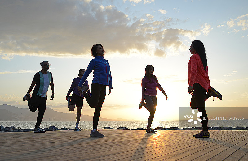 户外锻炼的人们图片素材