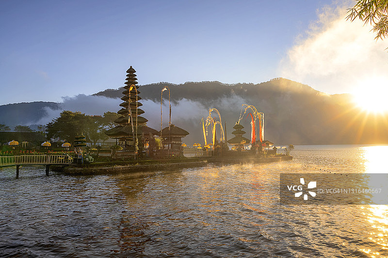 印度尼西亚巴厘岛布拉坦乌伦达努寺图片素材